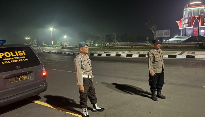 Kondusif! Polsek Kuripan Pastikan Keamanan Malam Hari dengan Patroli Blue Light