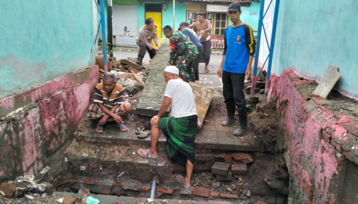 Babinsa dan Warga Gelogor Perkuat Sinergi Lewat Gotong Royong