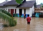 Tanggul Jebol, Warga Tunggulawang Barat Terdampak Banjir