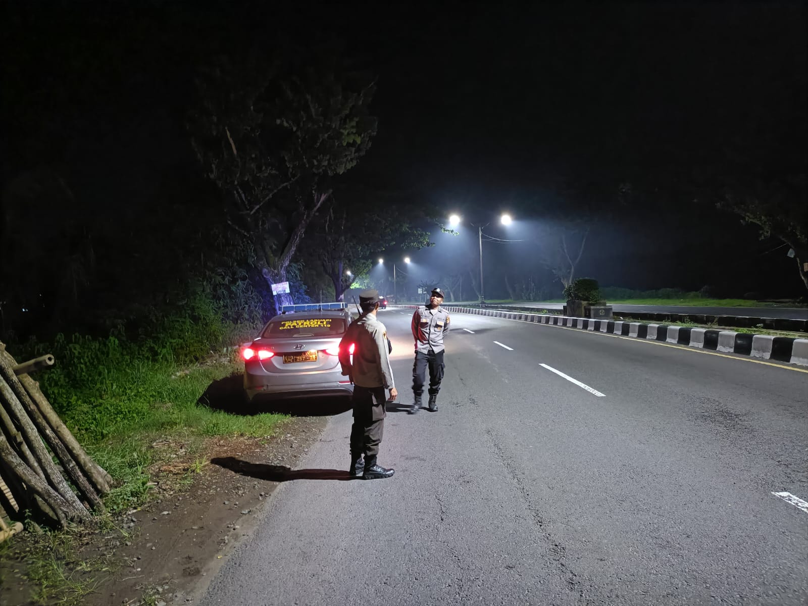 Patroli Intensif Polsek Labuapi Jaga Keamanan Jalur BIL di Malam Hari