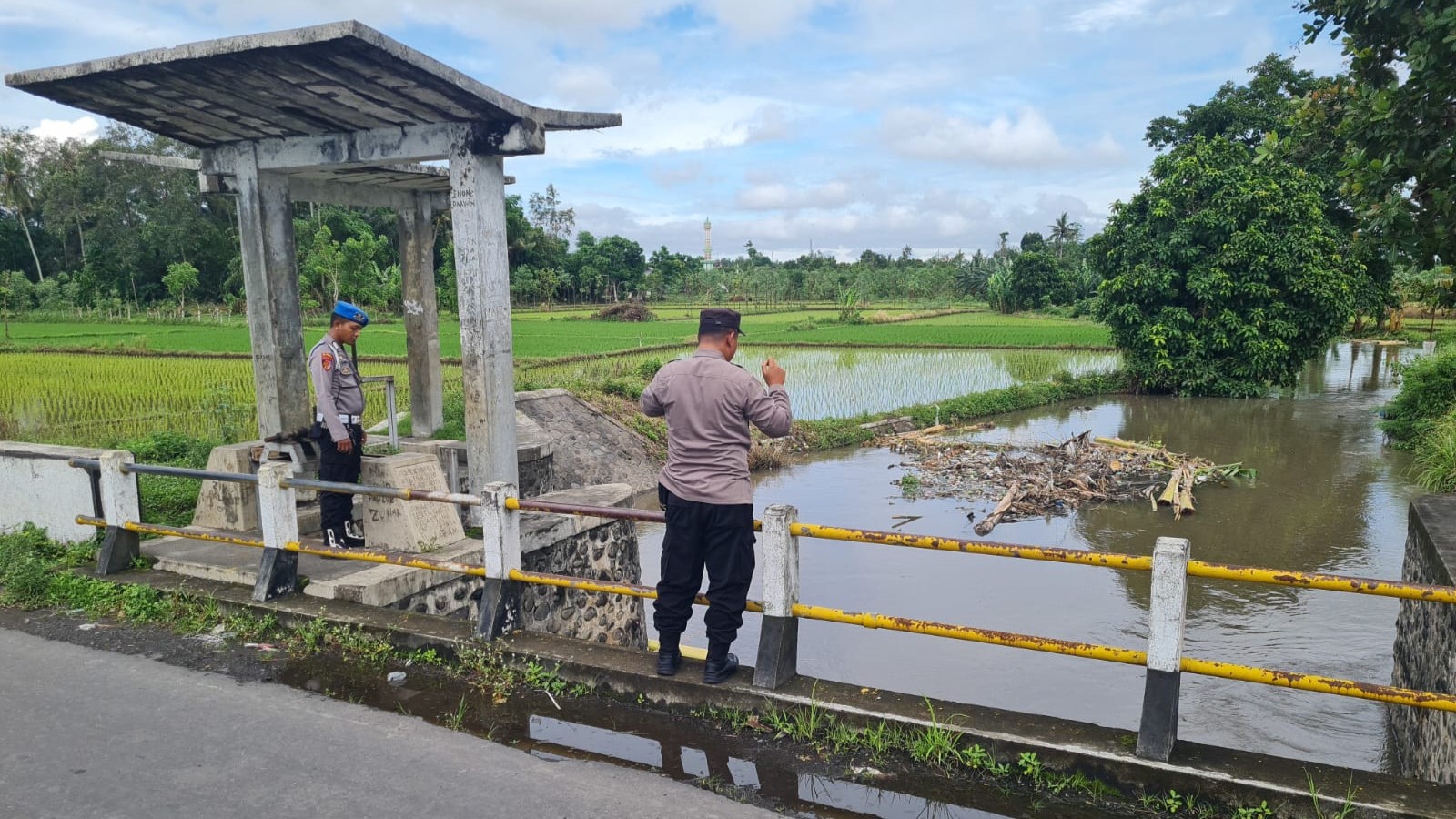 Polisi Siaga Banjir, Patroli Intensif Pantau Debit Air di Kediri