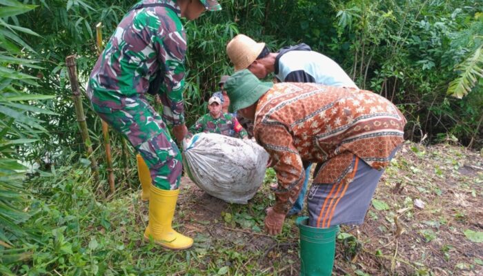 Kolaborasi TNI dan Warga Atasi Banjir Kali Babak