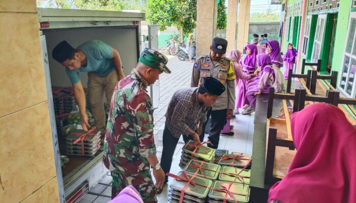 Polsek Lembar Lakukan Monitoring Sukses Program Makan Bergizi Gratis di Lombok Barat