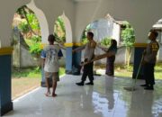 Bakti Religi Polsek Lembar: Menjaga Kebersihan, Menyatukan Iman