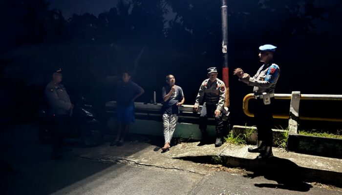 Cegah Gangguan Kamtibmas, Polsek Kediri Gelar Patroli Malam