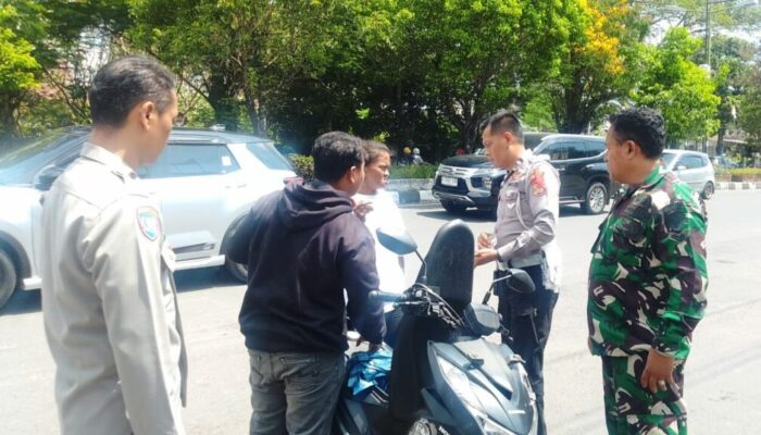 TNI-Polri di Pos Pam Epicentrum Jaga Keamanan dan Keselamatan Warga