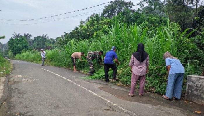Semangat Gotong Royong Warnai Kegiatan Bersih Desa Bukit Tinggi