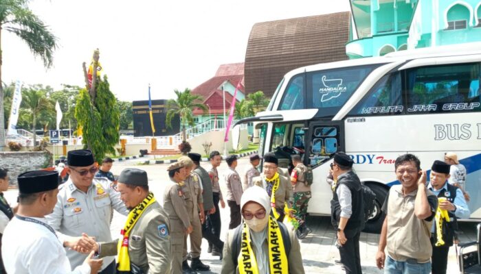 393 Calon Jamaah Haji Kloter 003 Tiba di Asrama Haji Lombok