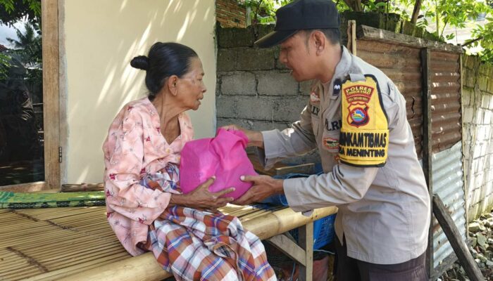 Bhabinkamtibmas Meninting Salurkan Bantuan Pangan Bergizi bagi Warga