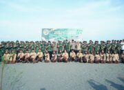 Peringati Hari Bhakti ke-68, TNI Bersihkan Pantai Loang Baloq