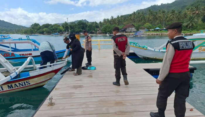 Polisi Aktif Jaga Kamtibmas di Pantai Sekotong, Lombok Barat