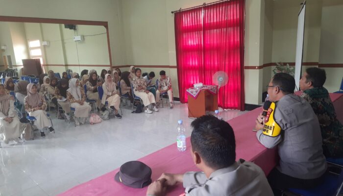 Cegah Kenakalan Remaja, Polres Lobar Sosialisasi ke Pelajar SMA Negeri 1 Gerung