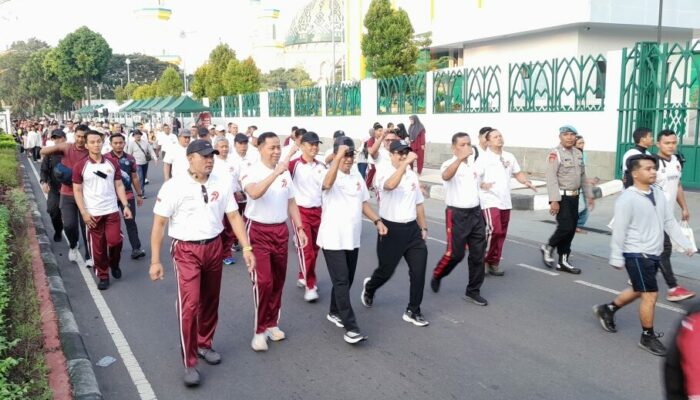 Ribuan Peserta Meriahkan Jalan Sehat HUT Bhayangkara