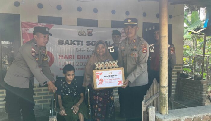 Bakti Sosial Polri di Sekotong, Kursi Roda dan Sembako Disalurkan