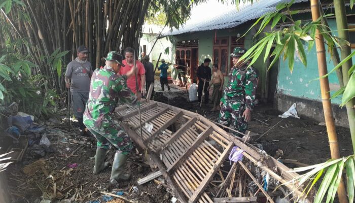 Kodim 1606/Mataram Kerahkan Personel Bersihkan Sisa Banjir
