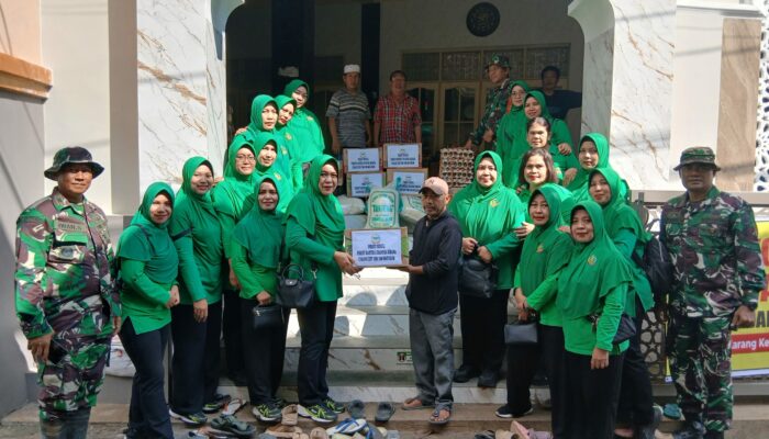 Persit KCK Cabang XXV Dim 1606 Mataram Berikan Bantuan Sembako untuk Korban Banjir