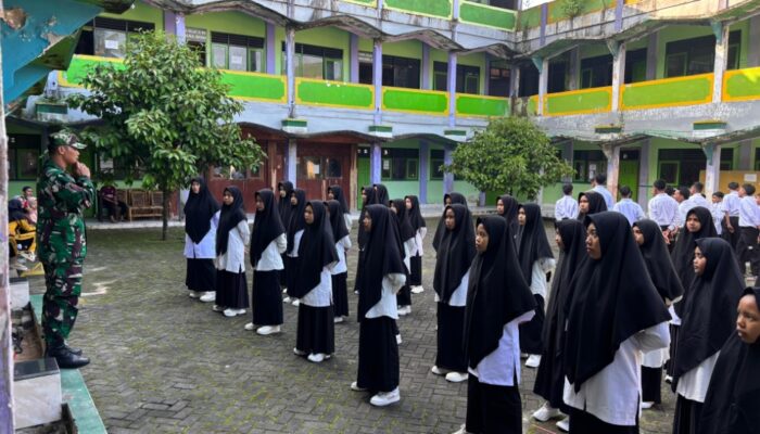 Tumbuhkan Cinta Tanah Air, Babinsa Hadir di Pesantren