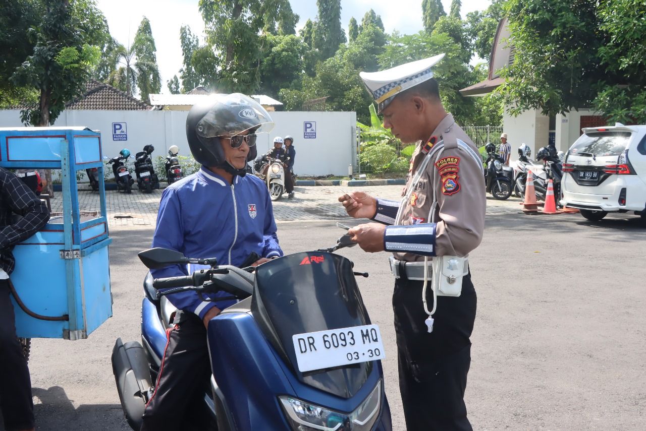 Keselamatan Lalu Lintas Diperkuat, Polres Lombok Barat Gelar Operasi Patuh Rinjani 2025