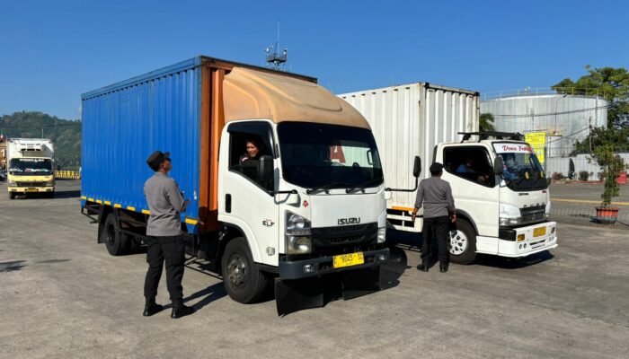 Keamanan Pelabuhan Lembar Terjaga, Operasi Bongkar KMP. SURYA 777 Sukses