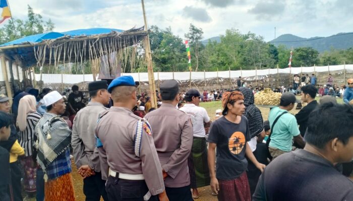 Sinergi Masyarakat dan Polsek Lembar Sukseskan Peresean di Mareje Timur