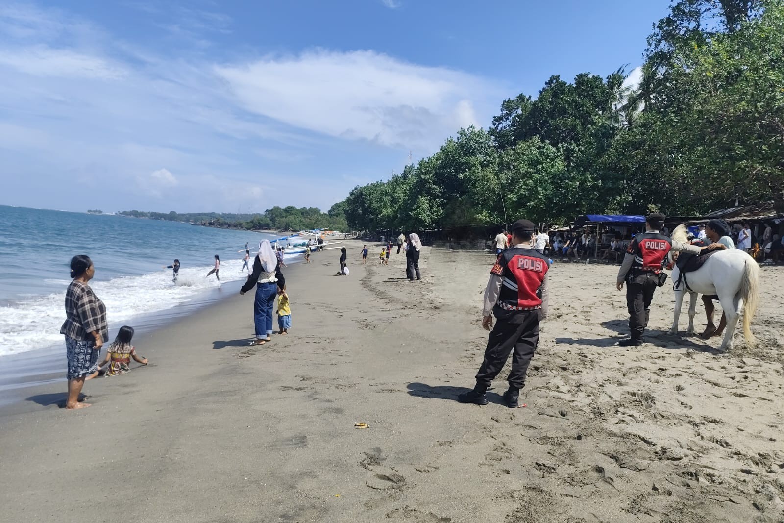 Sat Samapta Polres Lombok Barat Intensifkan Patroli Wisata di Desa Lembar