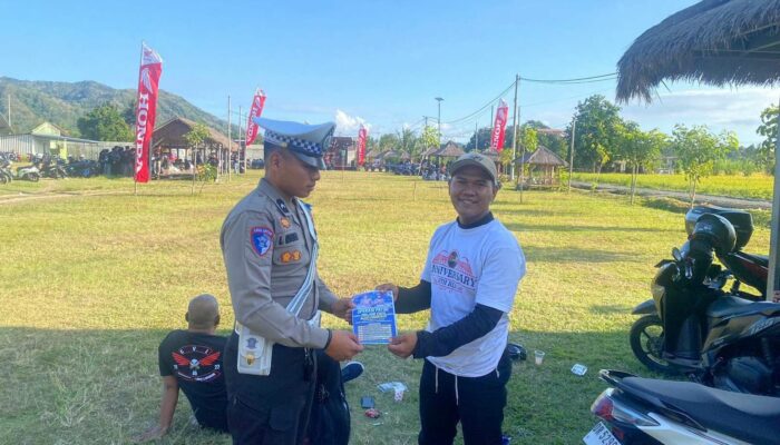 Satlantas Lombok Barat dan VOCLOM Sinergi Edukasi Keselamatan Berkendara di Gerung