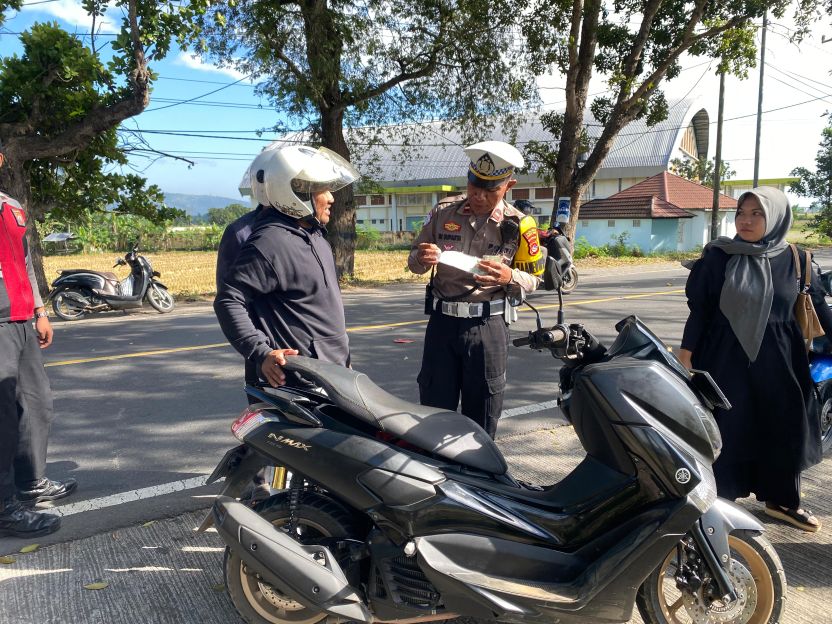 Kamseltibcar Lantas Diperkuat, Polres Lombok Barat Gelar Operasi di Kecamatan Gerung