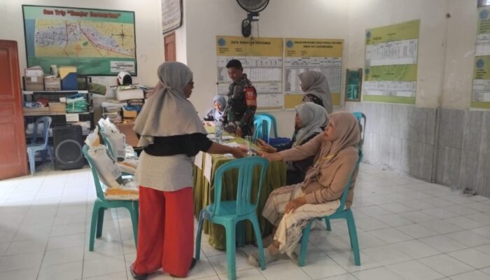 Sinergi Aparat Kelurahan Banjar Awasi Distribusi Bantuan