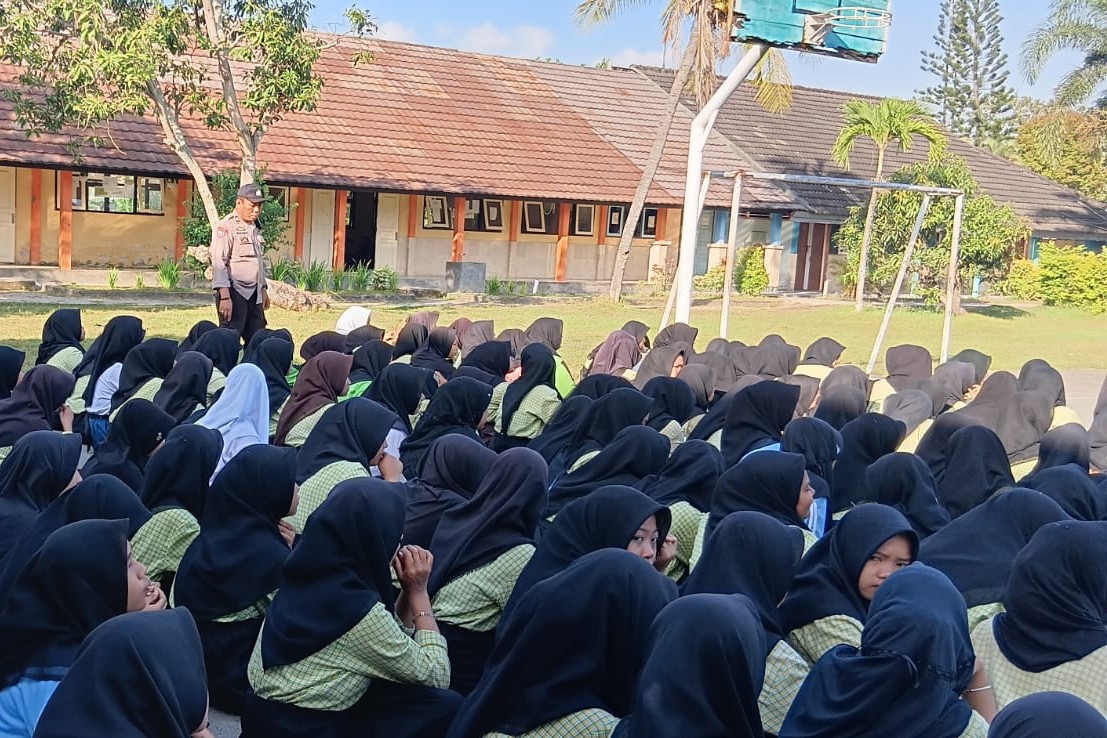 Polsek Kediri Edukasi Pelajar SMPN 2 Labuapi Cegah Tawuran Remaja
