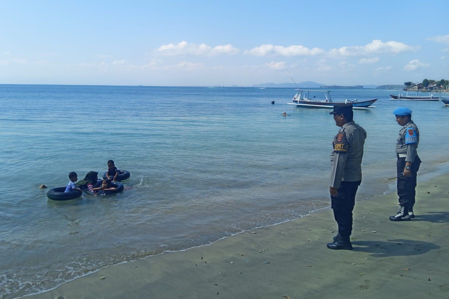 Polsek Sekotong Perketat Patroli Wisata Pantai Elak-Elak demi Keamanan Wisatawan