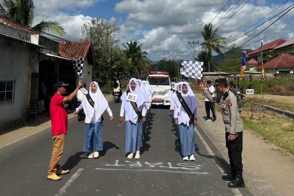 Semarak Lomba Gerak Jalan HUT RI ke-80 di Sekotong Berlangsung Meriah dan Aman