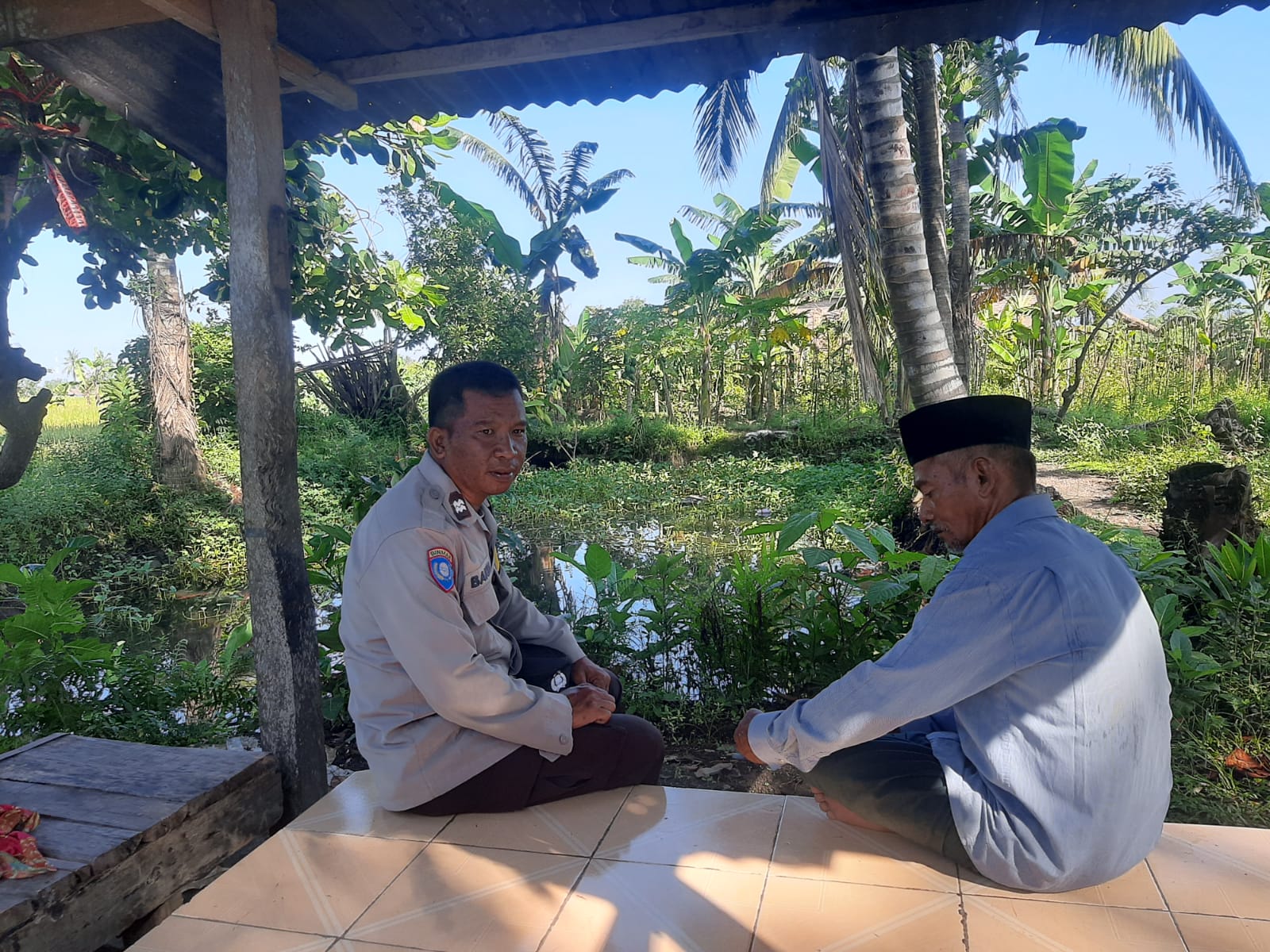 Kunjungan Bhabinkamtibmas Kuripan: Ajak Petani Wujudkan Ketahanan Pangan