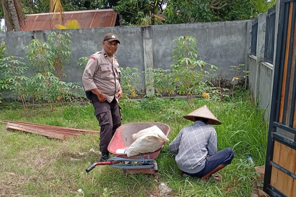 Polsek Labuapi Dorong Ketahanan Pangan Lewat Program Bhabinkamtibmas di Desa Merembu