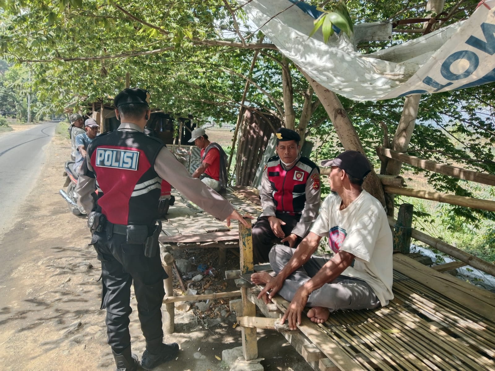 Polres Lombok Barat Dorong Kesadaran Warga Taman Ayu tentang Keamanan dan Layanan 110