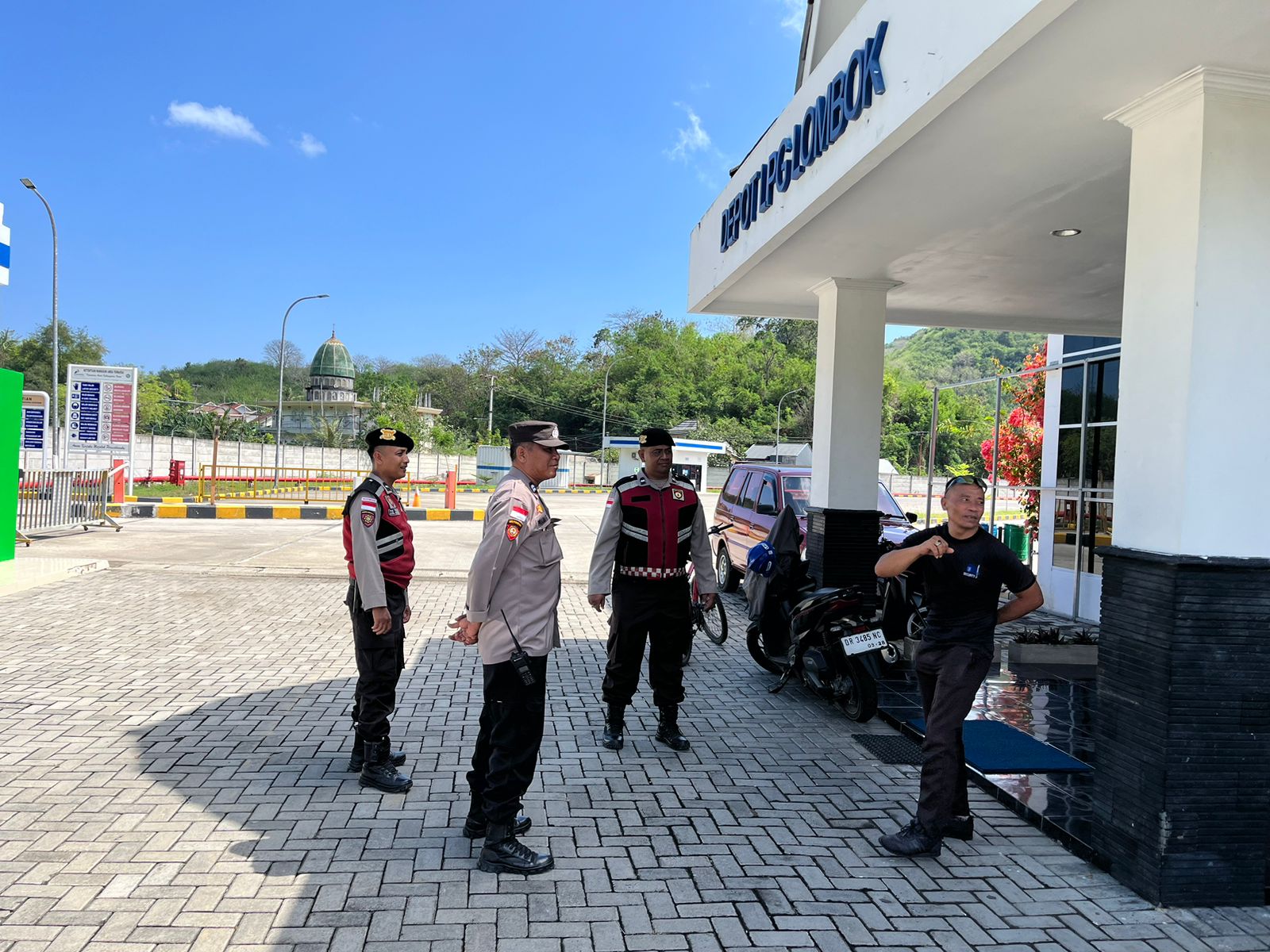 Antisipasi Kriminalitas, Polsek Sekotong Rutin Patroli ke Pusat Ekonomi dan Perkantoran