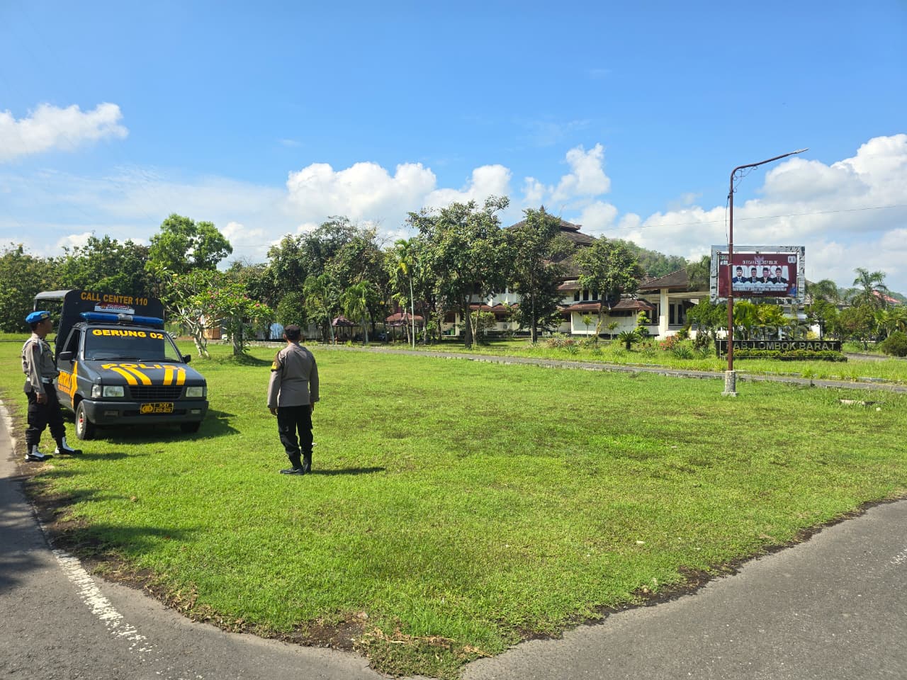 Patroli Humanis Polsek Gerung Jaga Stabilitas Keamanan di Wilayah Pemerintahan