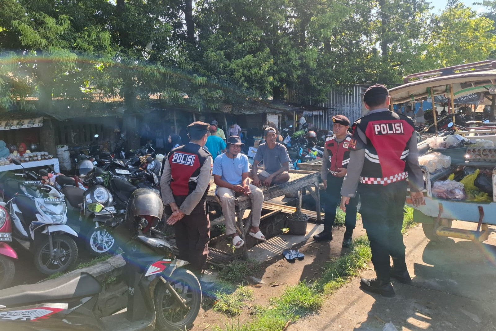 Inovasi KEMOS 110 Disosialisasikan Sat Samapta Polres Lobar di Desa Gerung Selatan