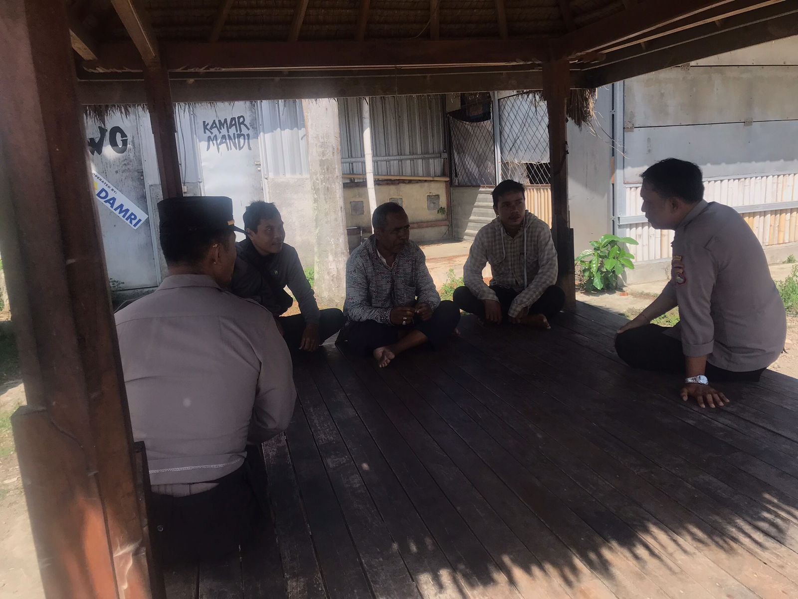 Kamtibmas Kondusif, Sat Binmas Polres Lombok Barat Dekati Pemuda Pasar Kuripan