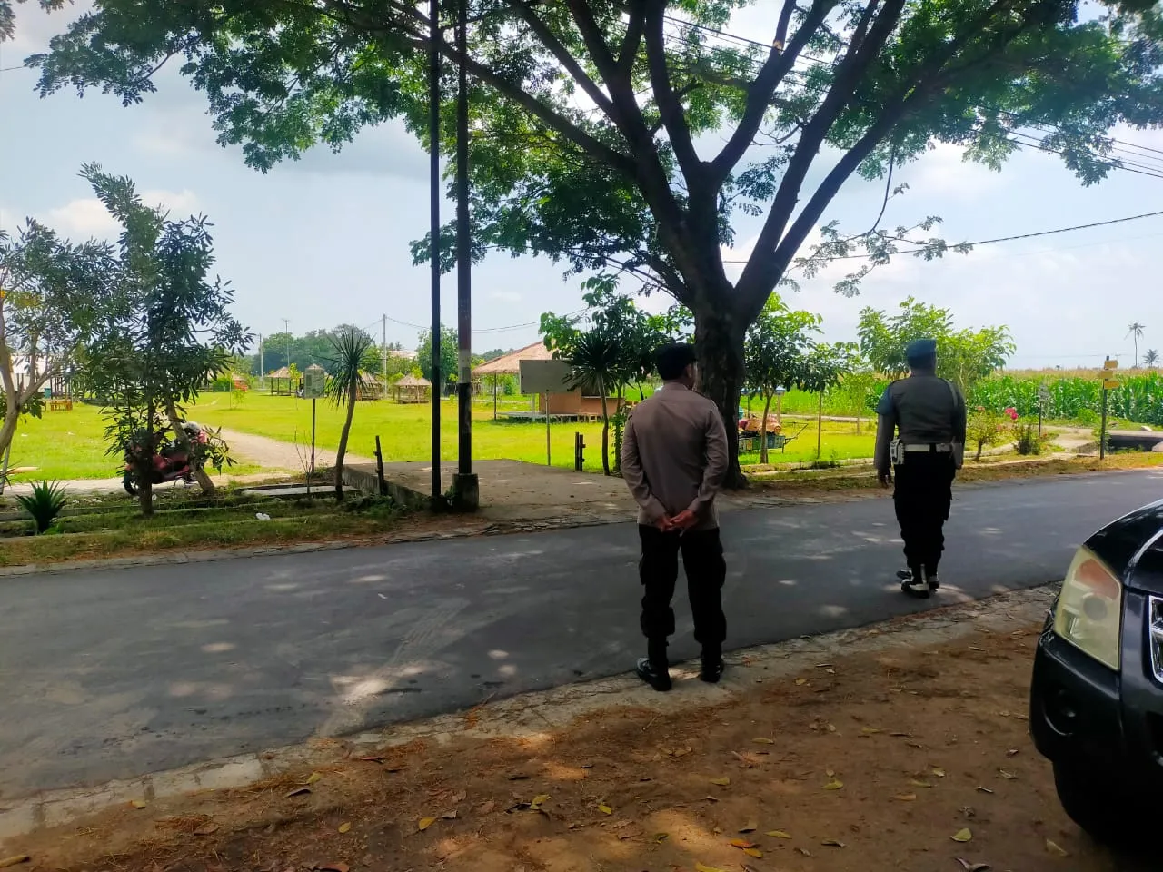 Tingkatkan Rasa Aman Warga, Polsek Gerung Sisir Area Wisata dan Perkantoran