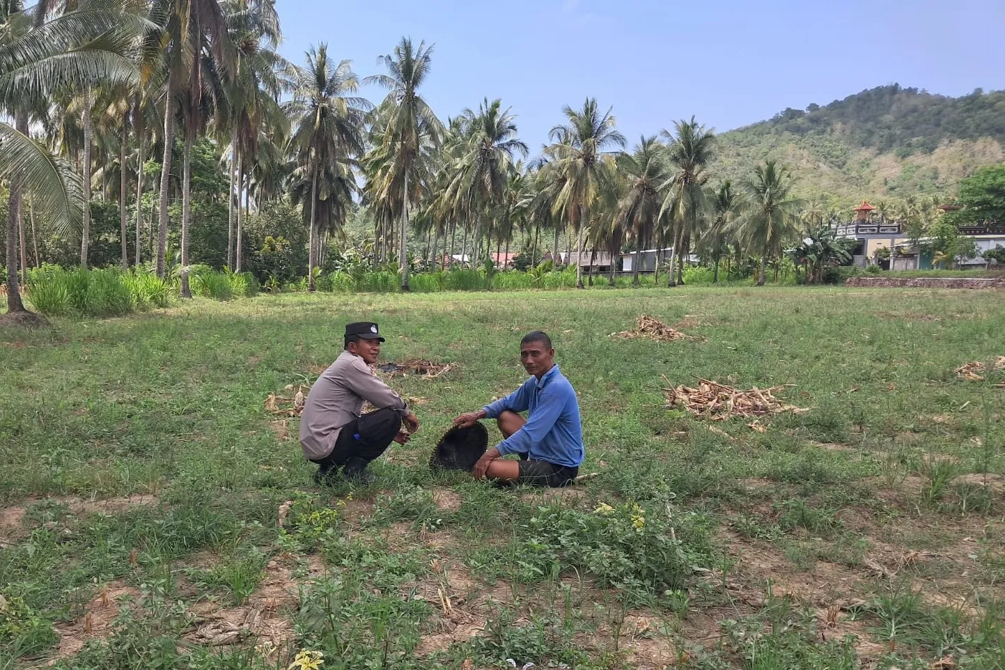 Bhabinkamtibmas Pelangan Gerakkan Warga Tanam Jagung untuk Ketahanan Pangan