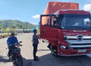 Polsek Kawasan Pelabuhan Lembar Kawal Bongkaran KMP Trimas Laila Tanpa Kendala