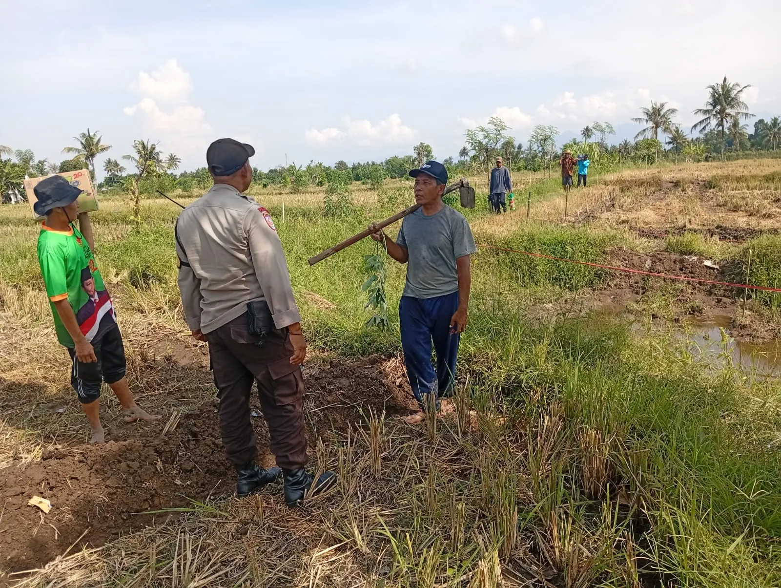Sinergi Polri dan Petani Wujudkan Ketahanan Pangan di Karang Bongkot