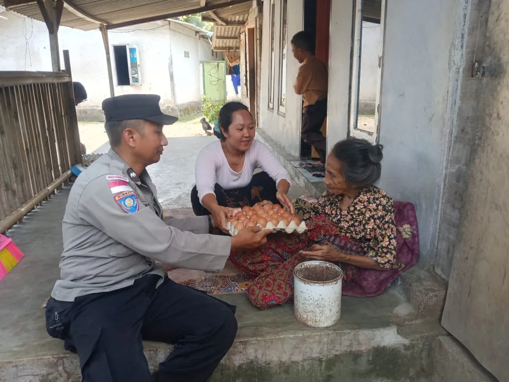 Bhabinkamtibmas Buwun Mas Hadirkan Bantuan Bergizi untuk Warga Sekotong