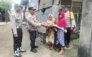 Model Kemanusiaan: Polsek Kediri Donasikan Telur 132 Minggu