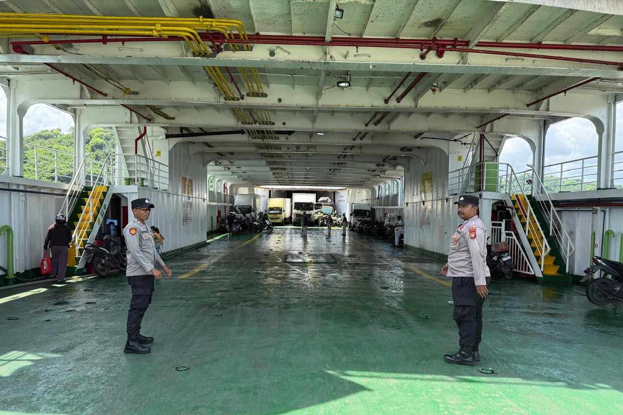 Aparat Sisir Kapal Ferry, Pastikan Penyeberangan Lembar Aman dari Gangguan