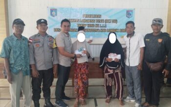 Jamin Distribusi Aman, Bhabinkamtibmas Hadir di Penyaluran BLT DD Pelangan