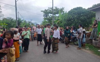 Demi Kelancaran Adat, Personel Polsek Sekotong Atur Arus Nyongkolan
